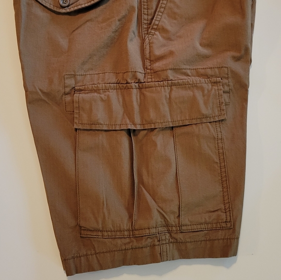 Levi's Men Cargo Shorts - Picture 3 of 6